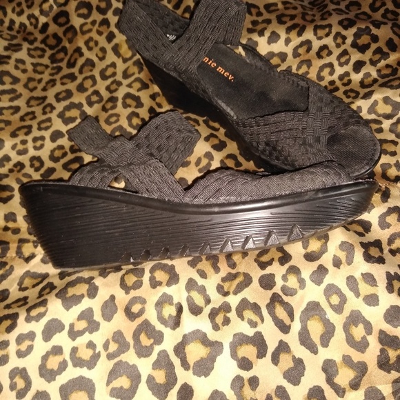 Shoe's - Picture 5 of 5